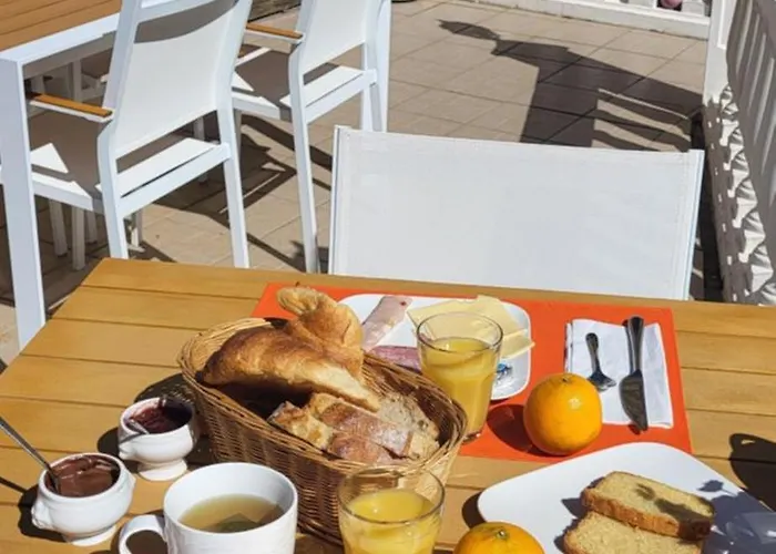 ベッド・アンド・ブレックファスト La Maison Millesime La Caunette